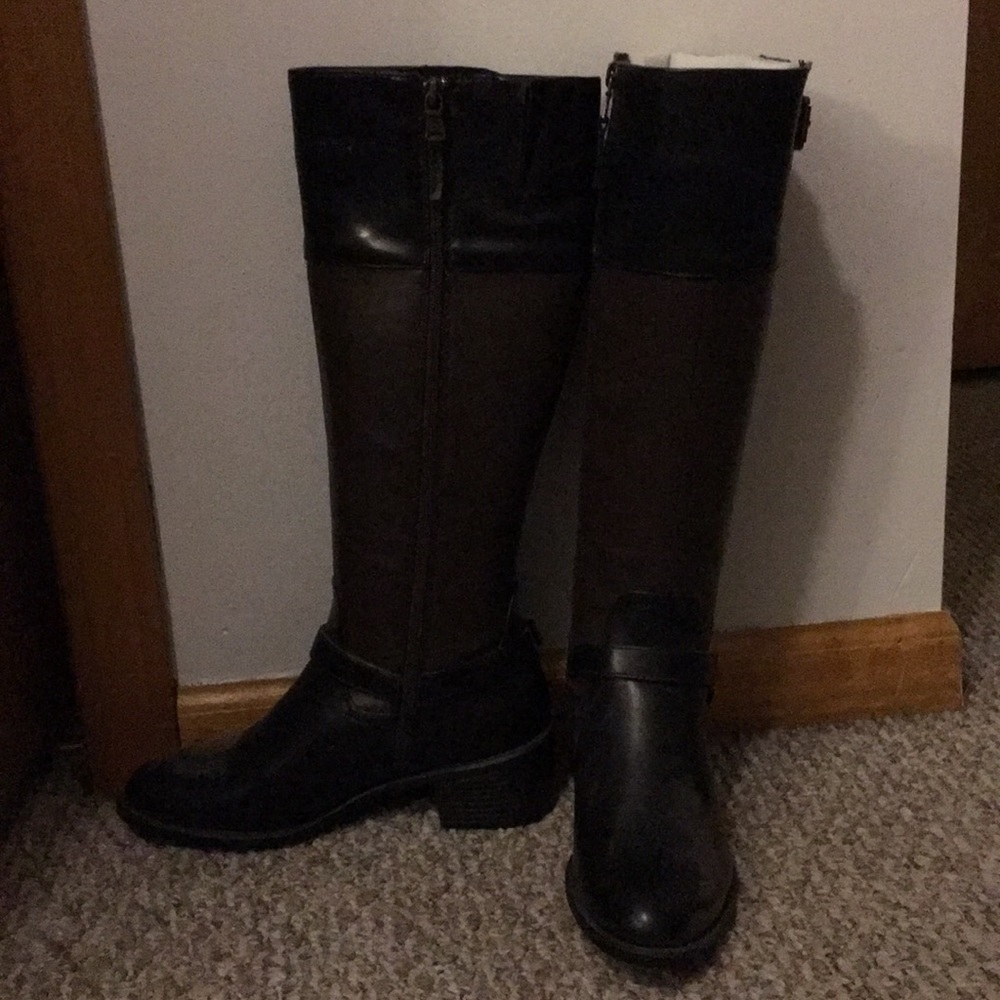 Size 7.5 Women’s black and brown Chap’s boots